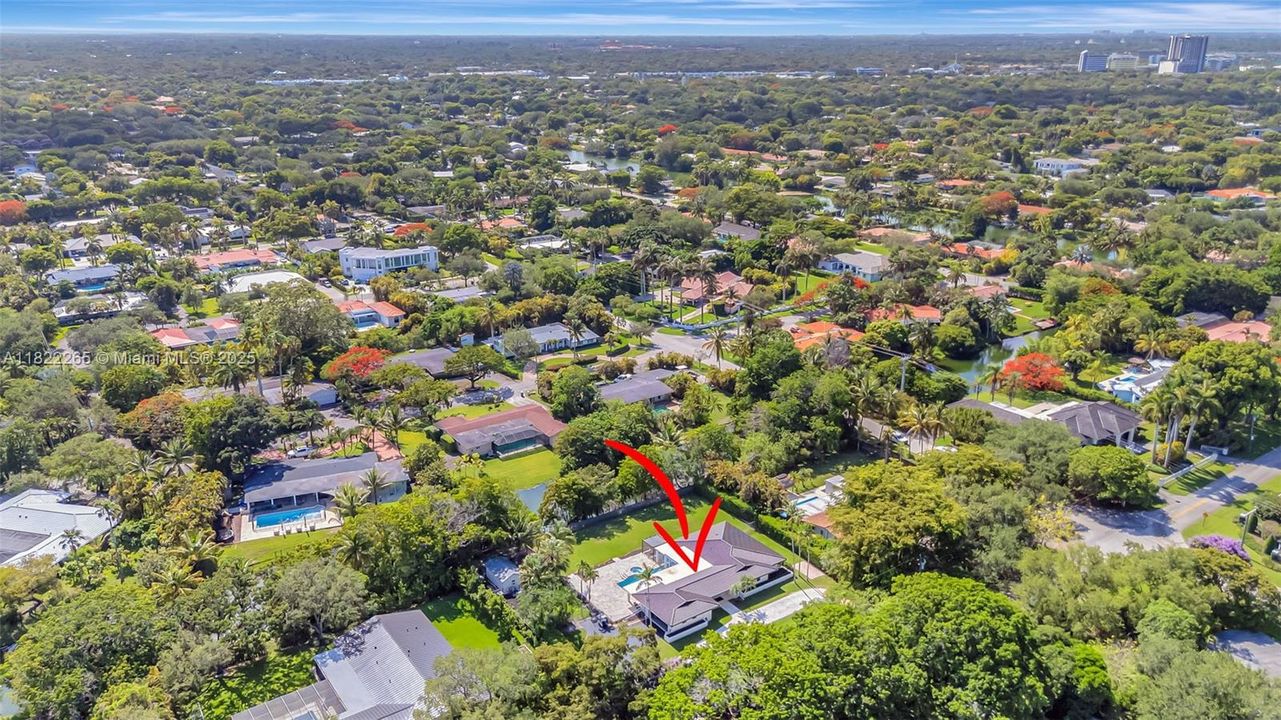 На продажу: $2,700,000 (4 спален, 3 ванн, 2038 Квадратных фут)