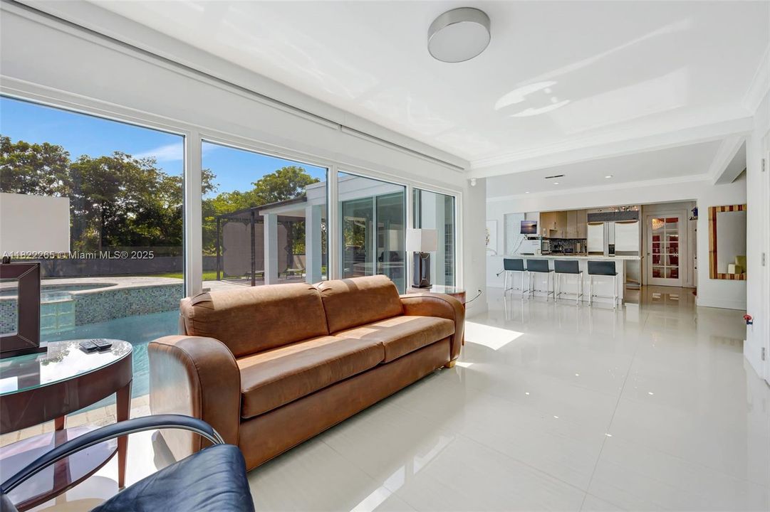 На продажу: $2,700,000 (4 спален, 3 ванн, 2038 Квадратных фут)