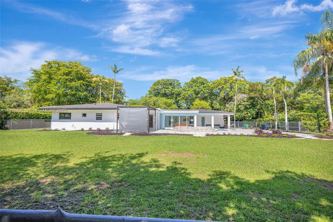 На продажу: $2,700,000 (4 спален, 3 ванн, 2038 Квадратных фут)