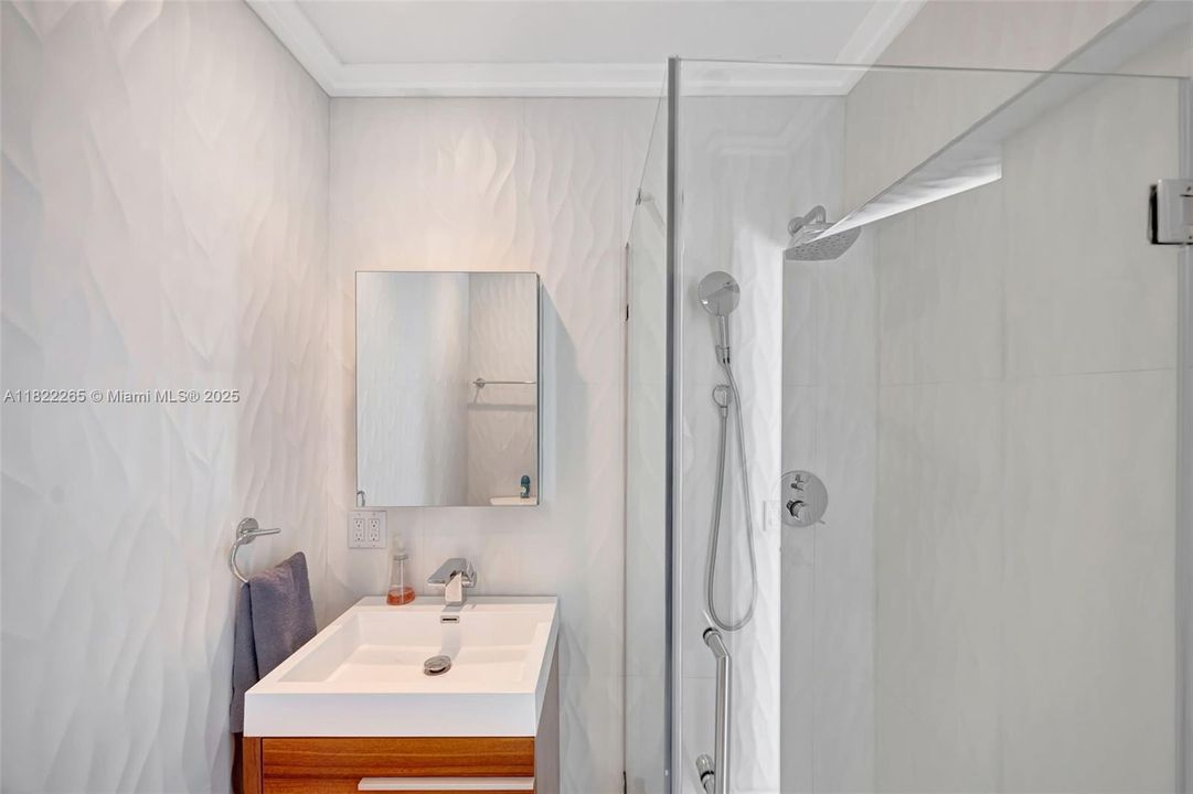 На продажу: $2,700,000 (4 спален, 3 ванн, 2038 Квадратных фут)