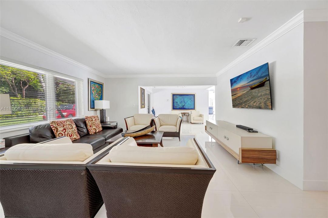 На продажу: $2,700,000 (4 спален, 3 ванн, 2038 Квадратных фут)