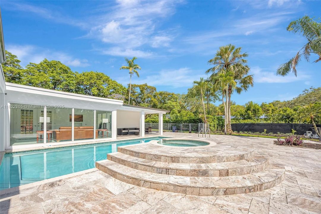 На продажу: $2,700,000 (4 спален, 3 ванн, 2038 Квадратных фут)