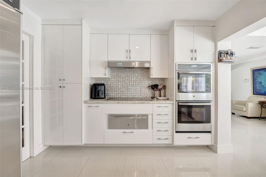 На продажу: $2,700,000 (4 спален, 3 ванн, 2038 Квадратных фут)