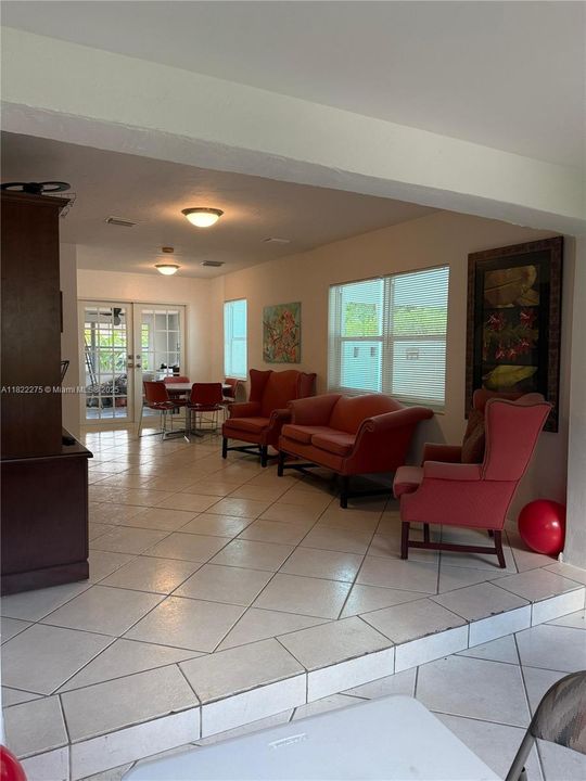 For Sale: $459,900 (3 beds, 2 baths, 1232 Square Feet)