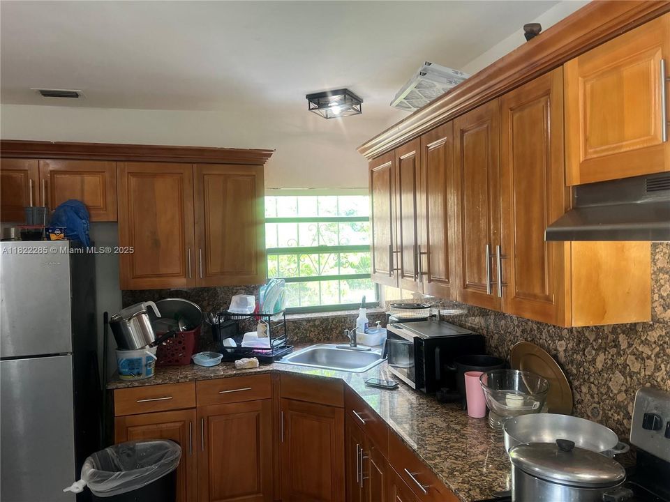 Под контрактом: $465,000 (3 спален, 1 ванн, 1228 Квадратных фут)