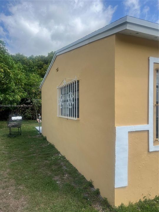 Под контрактом: $465,000 (3 спален, 1 ванн, 1228 Квадратных фут)