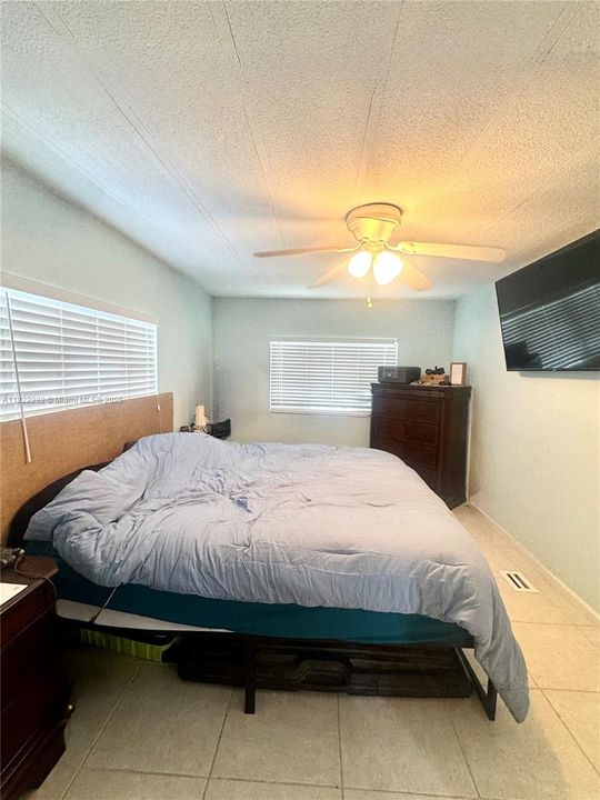 For Sale: $799,900 (3 beds, 2 baths, 1472 Square Feet)