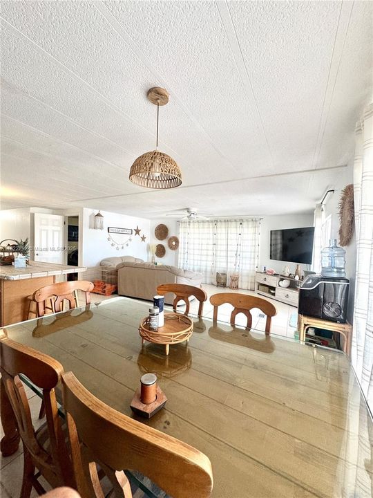 For Sale: $799,900 (3 beds, 2 baths, 1472 Square Feet)