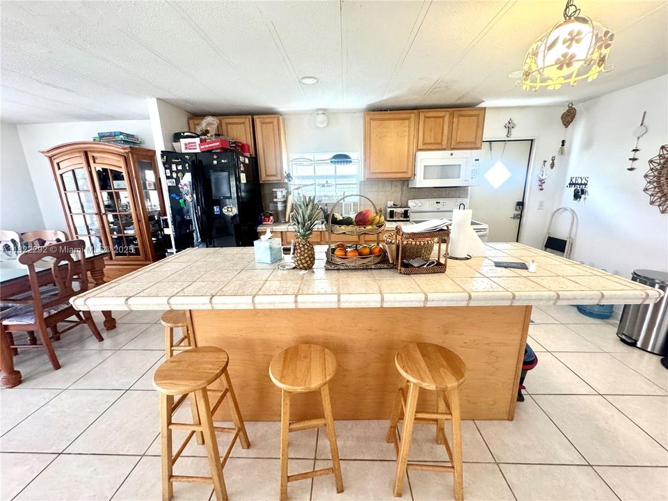 For Sale: $799,900 (3 beds, 2 baths, 1472 Square Feet)