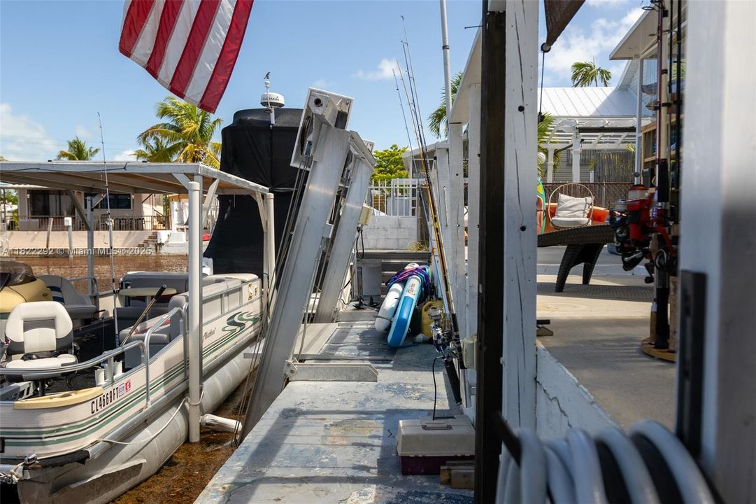 For Sale: $799,900 (3 beds, 2 baths, 1472 Square Feet)