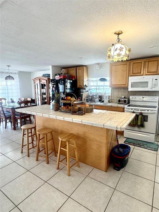 For Sale: $799,900 (3 beds, 2 baths, 1472 Square Feet)