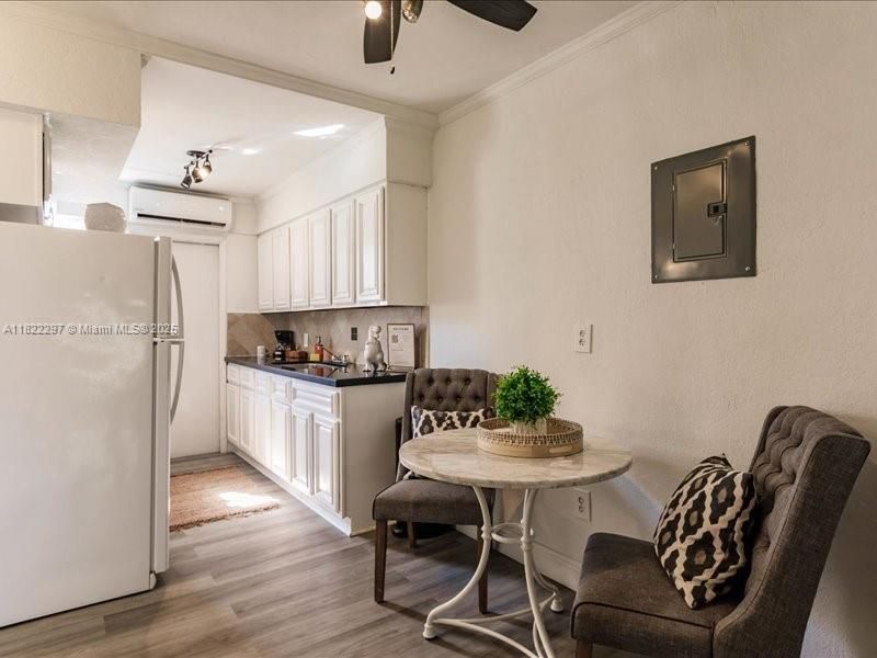 Vendido Recientemente: $220,000 (0 camas, 1 baños, 401 Pies cuadrados)