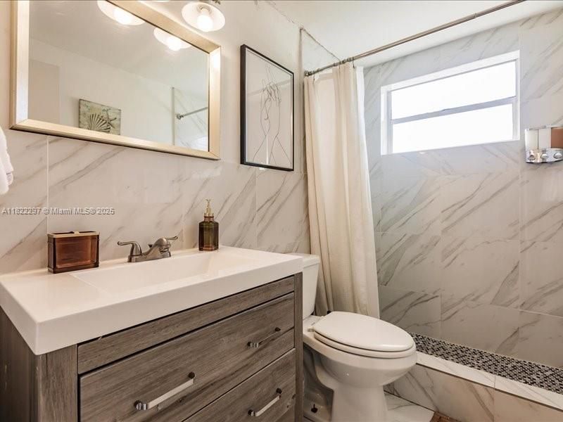 Vendido Recientemente: $220,000 (0 camas, 1 baños, 401 Pies cuadrados)