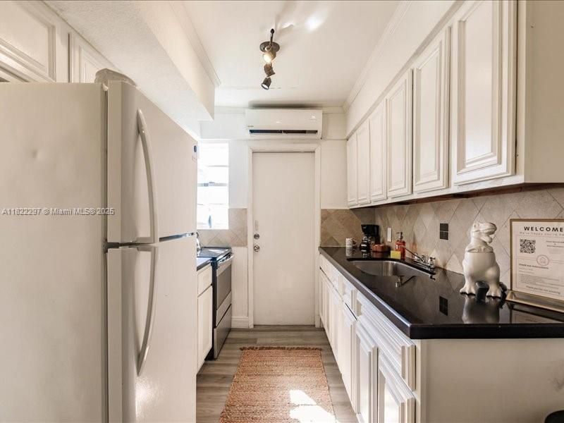 Vendido Recientemente: $220,000 (0 camas, 1 baños, 401 Pies cuadrados)