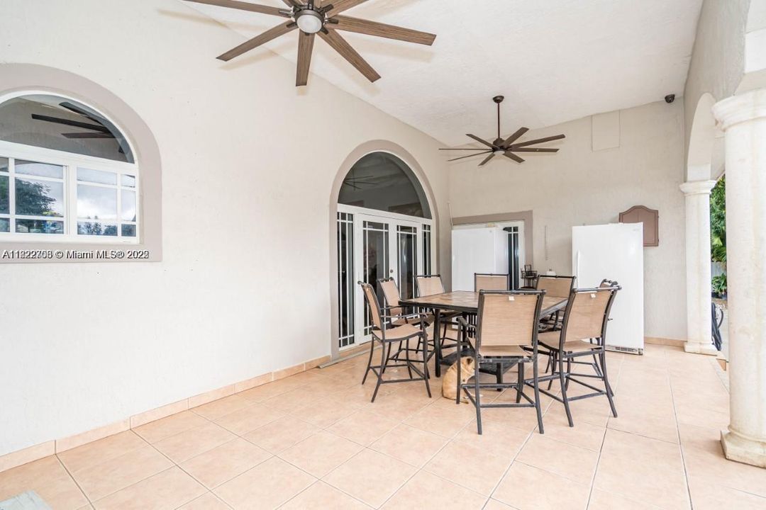 Recently Sold: $1,300,000 (4 beds, 3 baths, 3367 Square Feet)