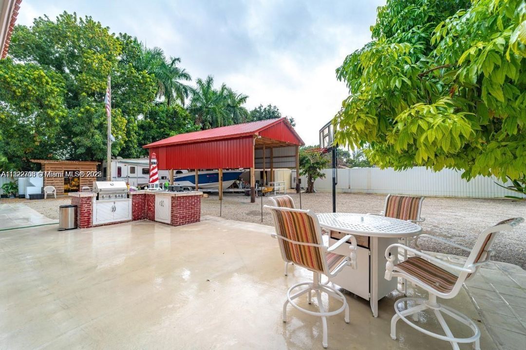 Recently Sold: $1,300,000 (4 beds, 3 baths, 3367 Square Feet)