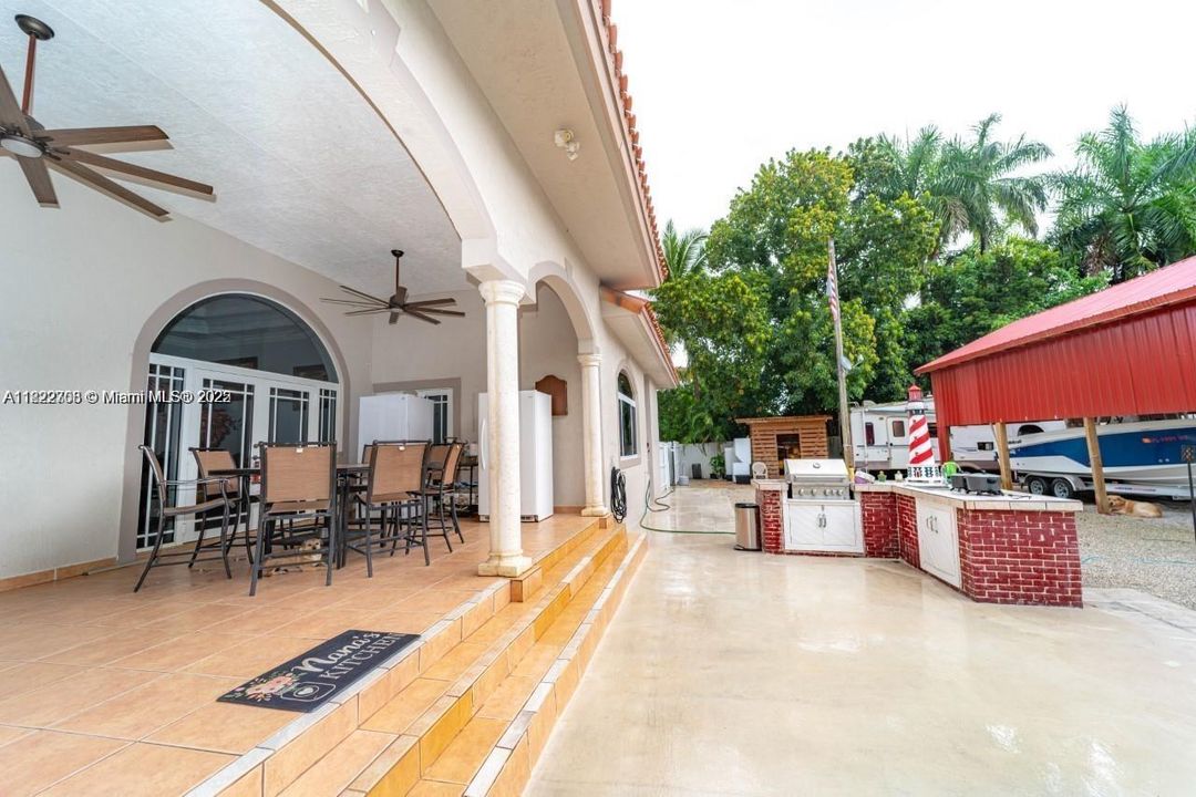 Recently Sold: $1,300,000 (4 beds, 3 baths, 3367 Square Feet)