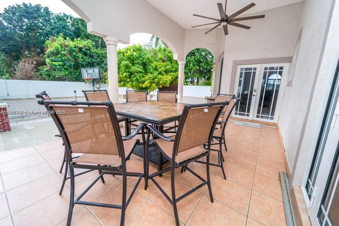 Recently Sold: $1,300,000 (4 beds, 3 baths, 3367 Square Feet)