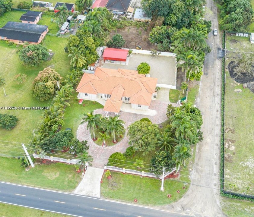 Recently Sold: $1,300,000 (4 beds, 3 baths, 3367 Square Feet)