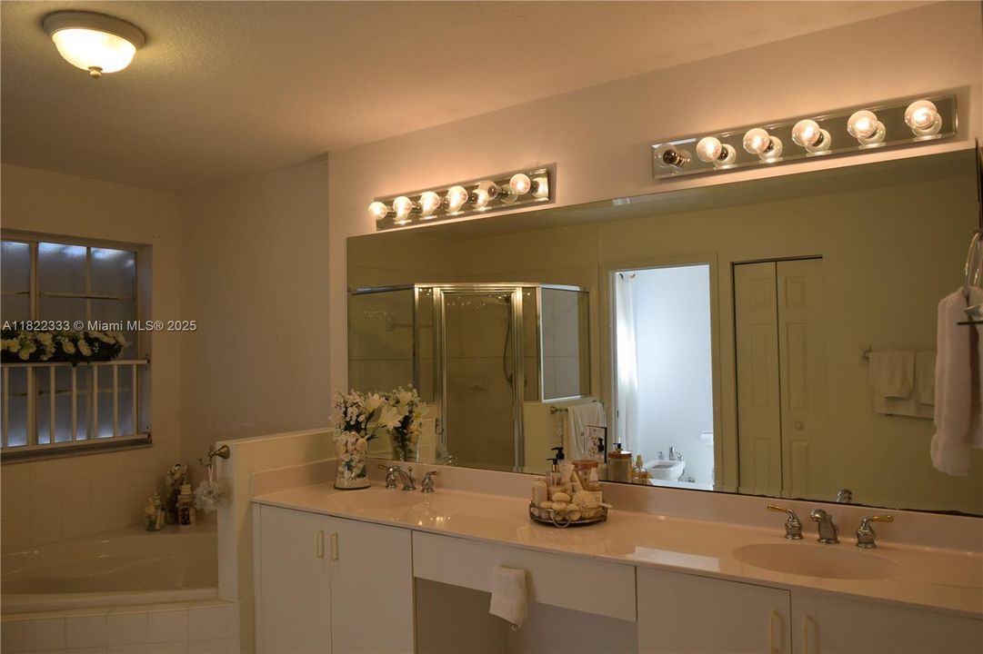 最近租的: $4,800 (4 贝兹, 3 浴室, 2384 平方英尺)