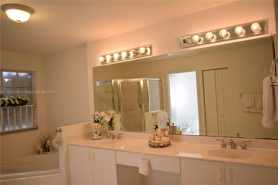 最近租的: $4,800 (4 贝兹, 3 浴室, 2384 平方英尺)