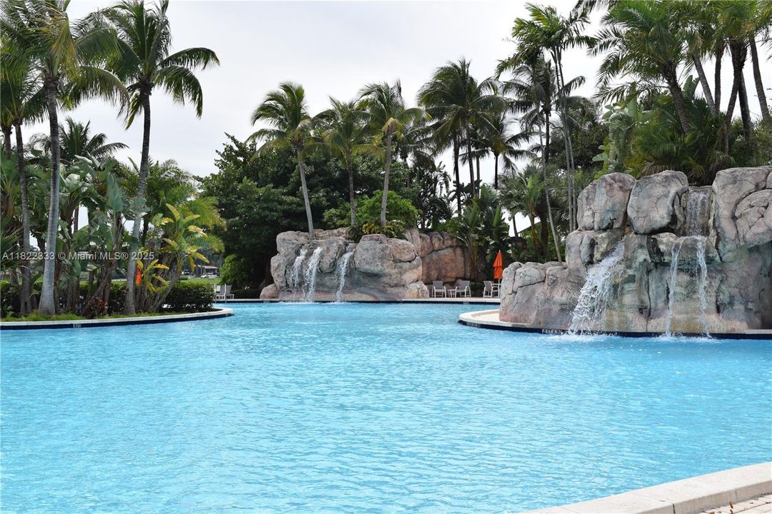 最近租的: $4,800 (4 贝兹, 3 浴室, 2384 平方英尺)