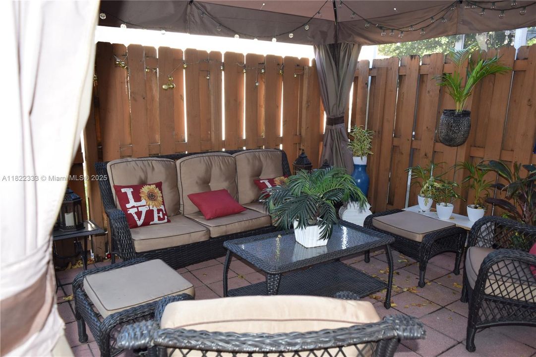 最近租的: $4,800 (4 贝兹, 3 浴室, 2384 平方英尺)