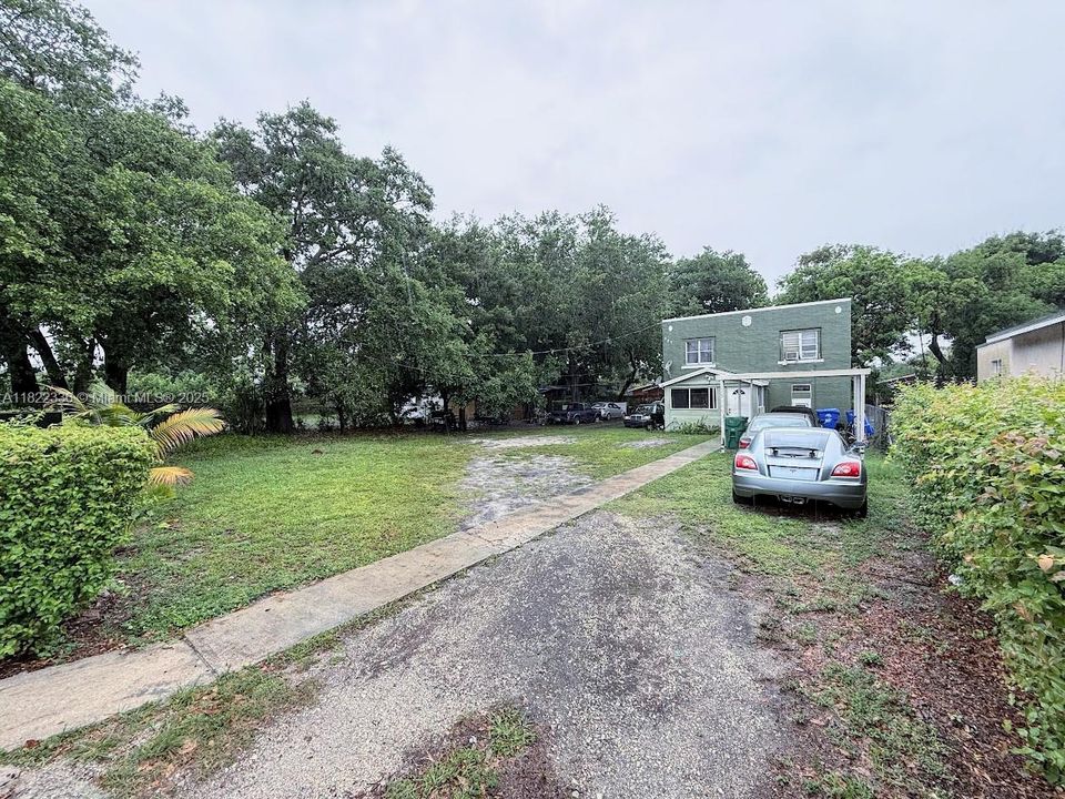 For Sale: $1,599,000 (5 beds, 3 baths, 2072 Square Feet)