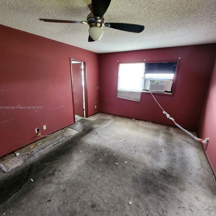 Недавно продано: $54,600 (1 спален, 1 ванн, 700 Квадратных фут)