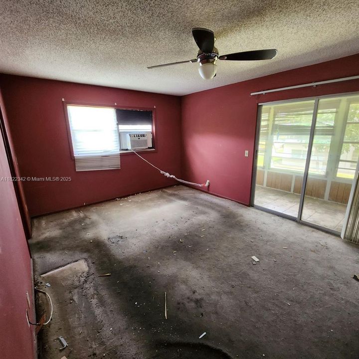 Недавно продано: $54,600 (1 спален, 1 ванн, 700 Квадратных фут)