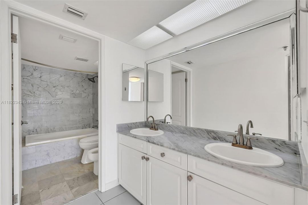 For Sale: $788,000 (2 beds, 2 baths, 1277 Square Feet)