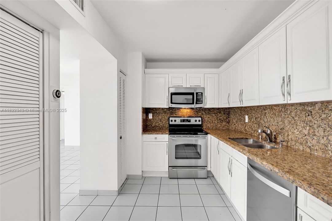 For Sale: $788,000 (2 beds, 2 baths, 1277 Square Feet)