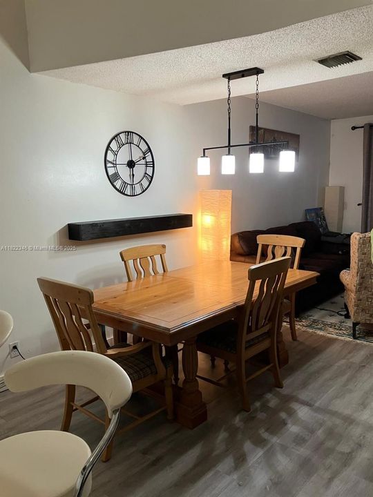 For Sale: $309,900 (2 beds, 2 baths, 1332 Square Feet)