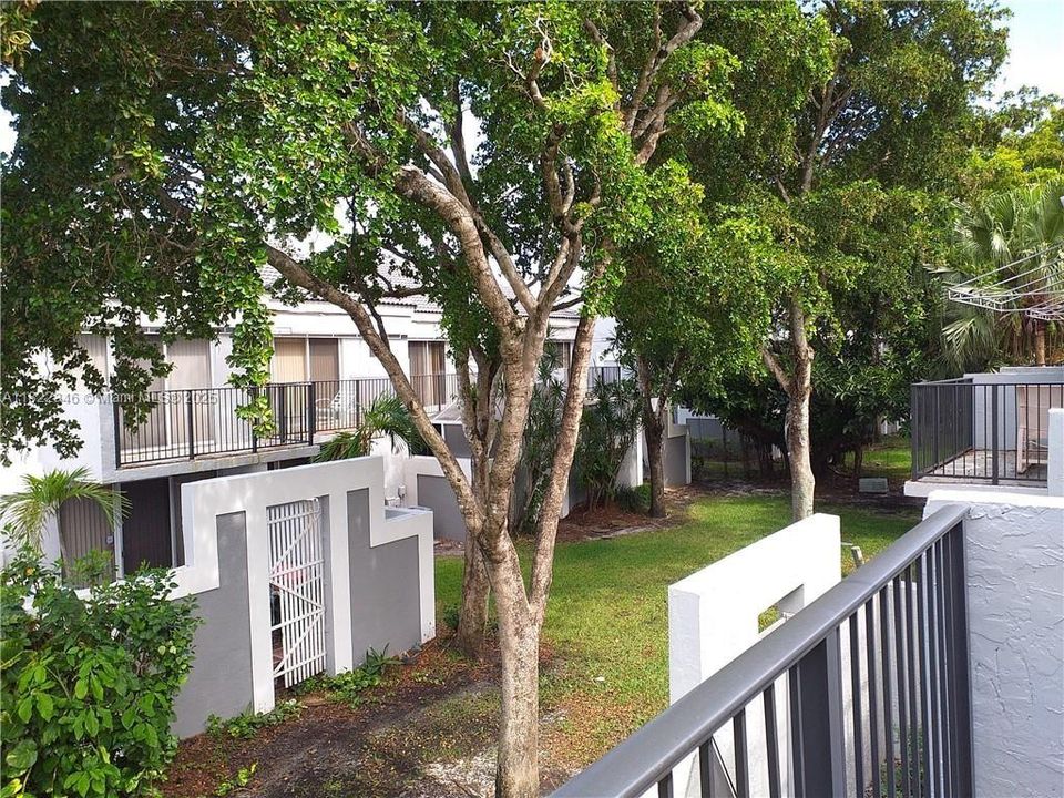 For Sale: $309,900 (2 beds, 2 baths, 1332 Square Feet)