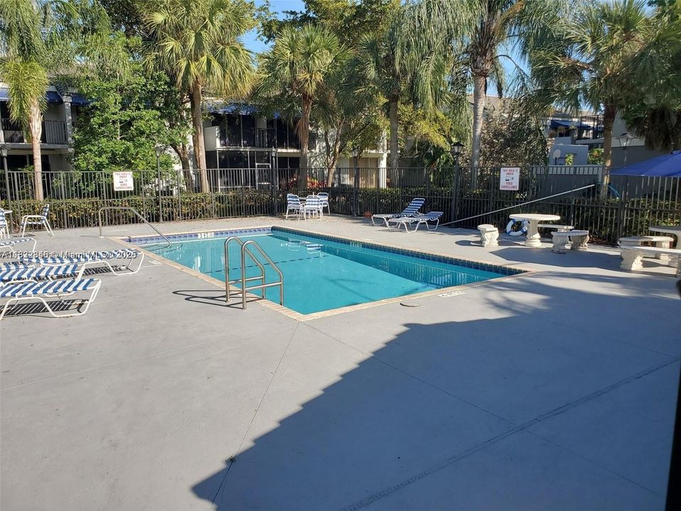 For Sale: $309,900 (2 beds, 2 baths, 1332 Square Feet)