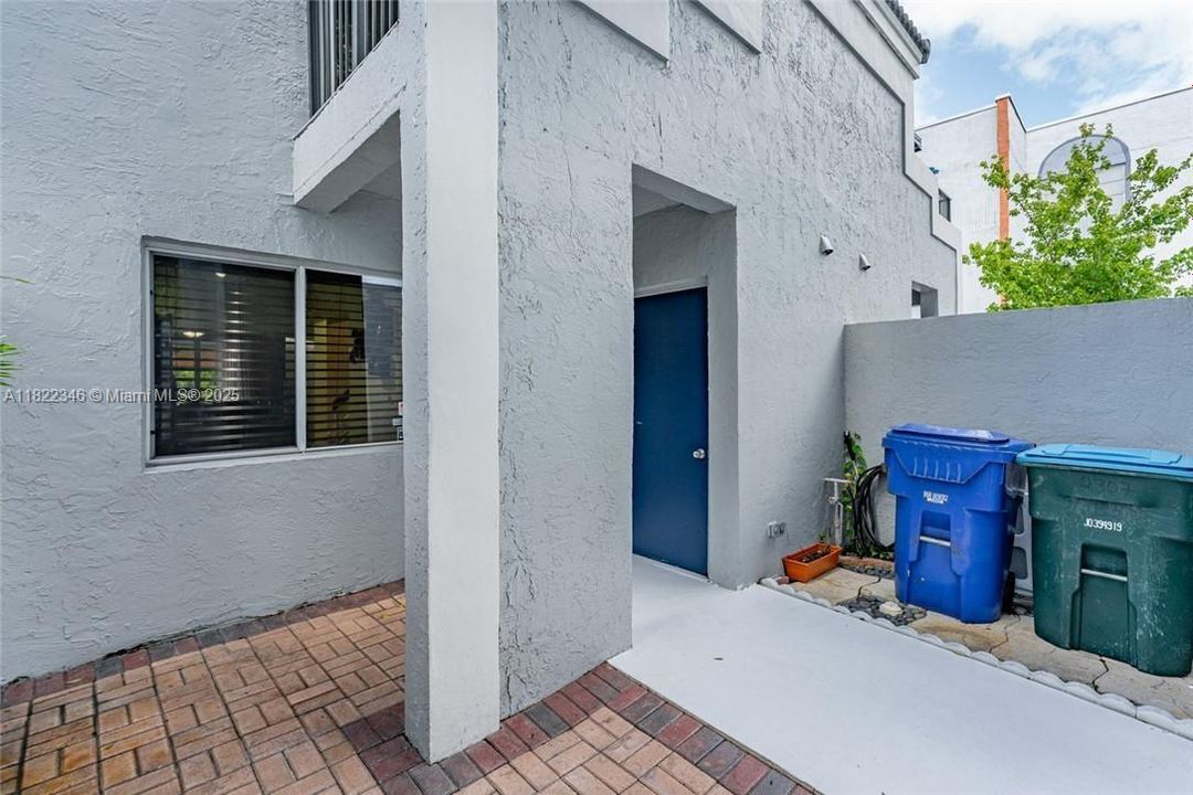 For Sale: $309,900 (2 beds, 2 baths, 1332 Square Feet)