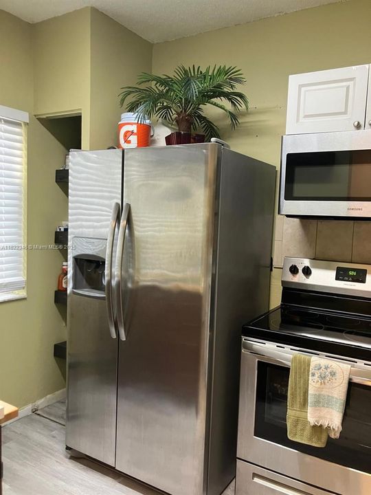 For Sale: $309,900 (2 beds, 2 baths, 1332 Square Feet)