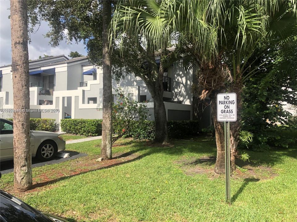 For Sale: $309,900 (2 beds, 2 baths, 1332 Square Feet)