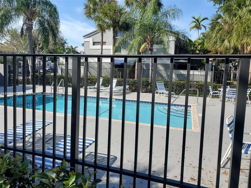 For Sale: $309,900 (2 beds, 2 baths, 1332 Square Feet)