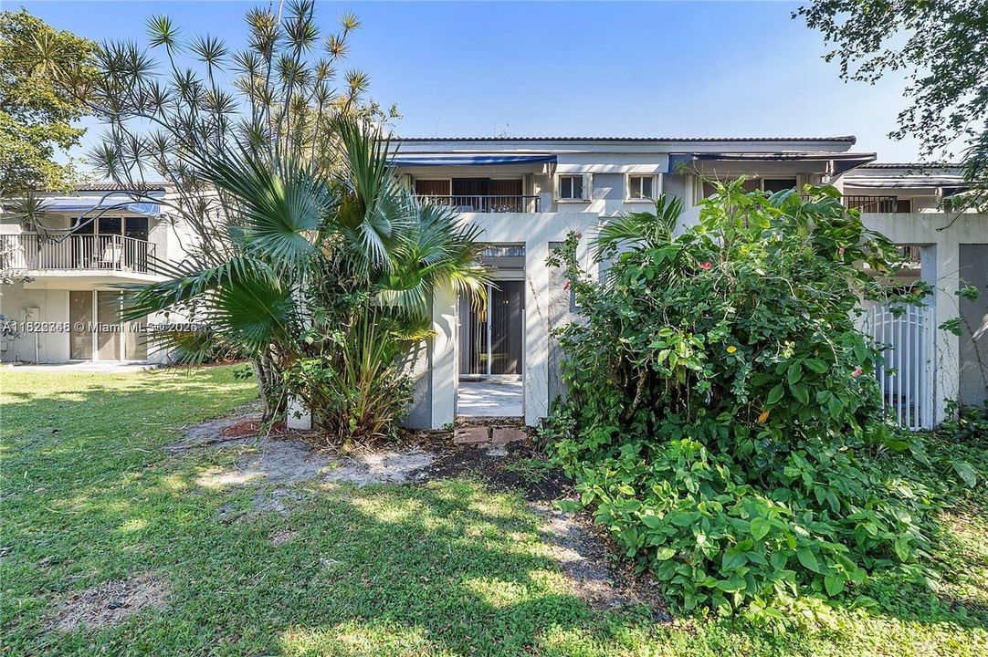 For Sale: $309,900 (2 beds, 2 baths, 1332 Square Feet)