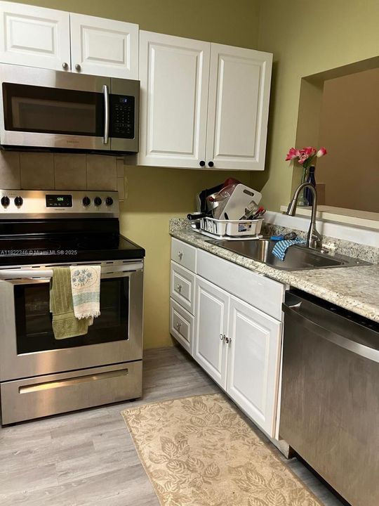 For Sale: $309,900 (2 beds, 2 baths, 1332 Square Feet)