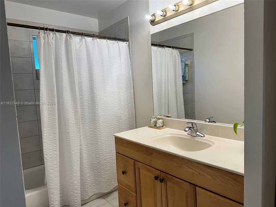 For Sale: $309,900 (2 beds, 2 baths, 1332 Square Feet)