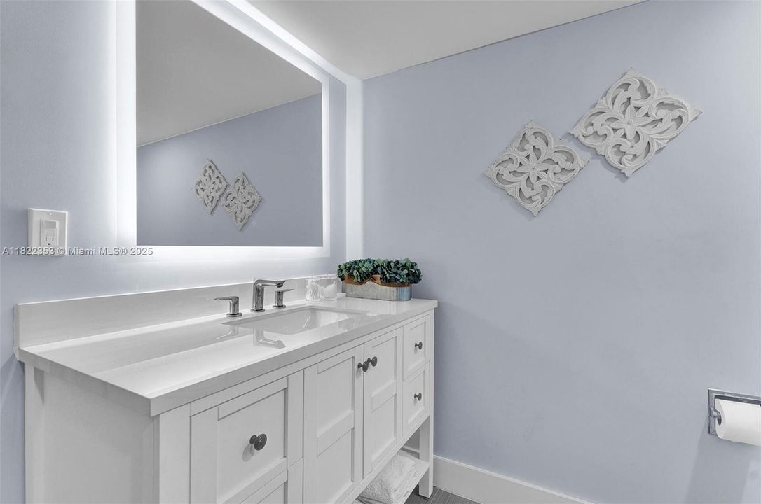 For Sale: $1,150,000 (2 beds, 2 baths, 1821 Square Feet)