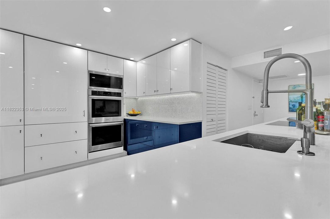 For Sale: $1,150,000 (2 beds, 2 baths, 1821 Square Feet)