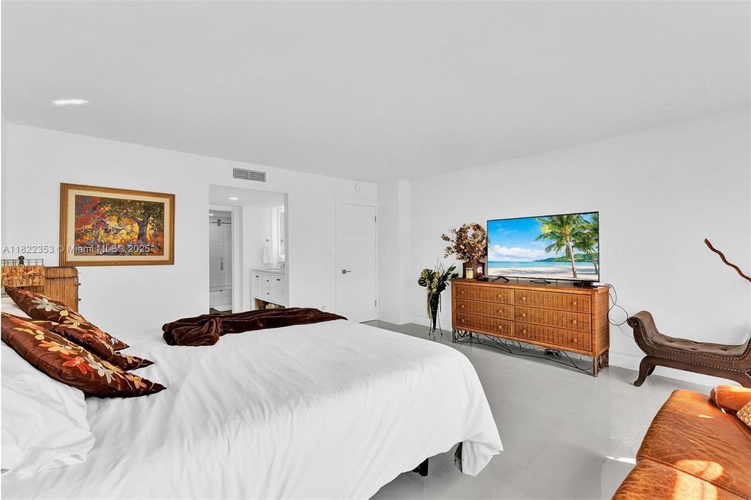 For Sale: $1,150,000 (2 beds, 2 baths, 1821 Square Feet)