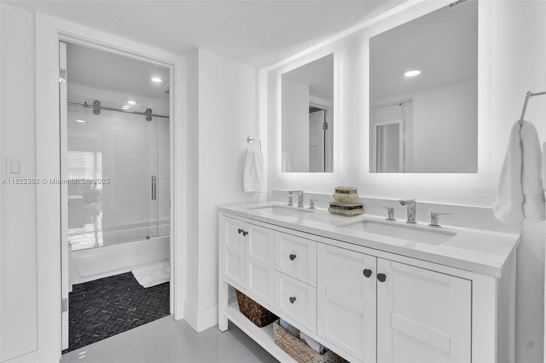 For Sale: $1,150,000 (2 beds, 2 baths, 1821 Square Feet)