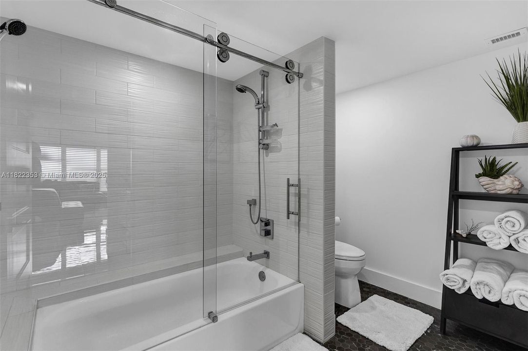 For Sale: $1,150,000 (2 beds, 2 baths, 1821 Square Feet)