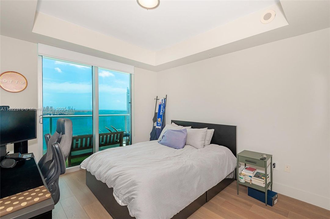 待售: $699,900 (2 贝兹, 2 浴室, 1006 平方英尺)