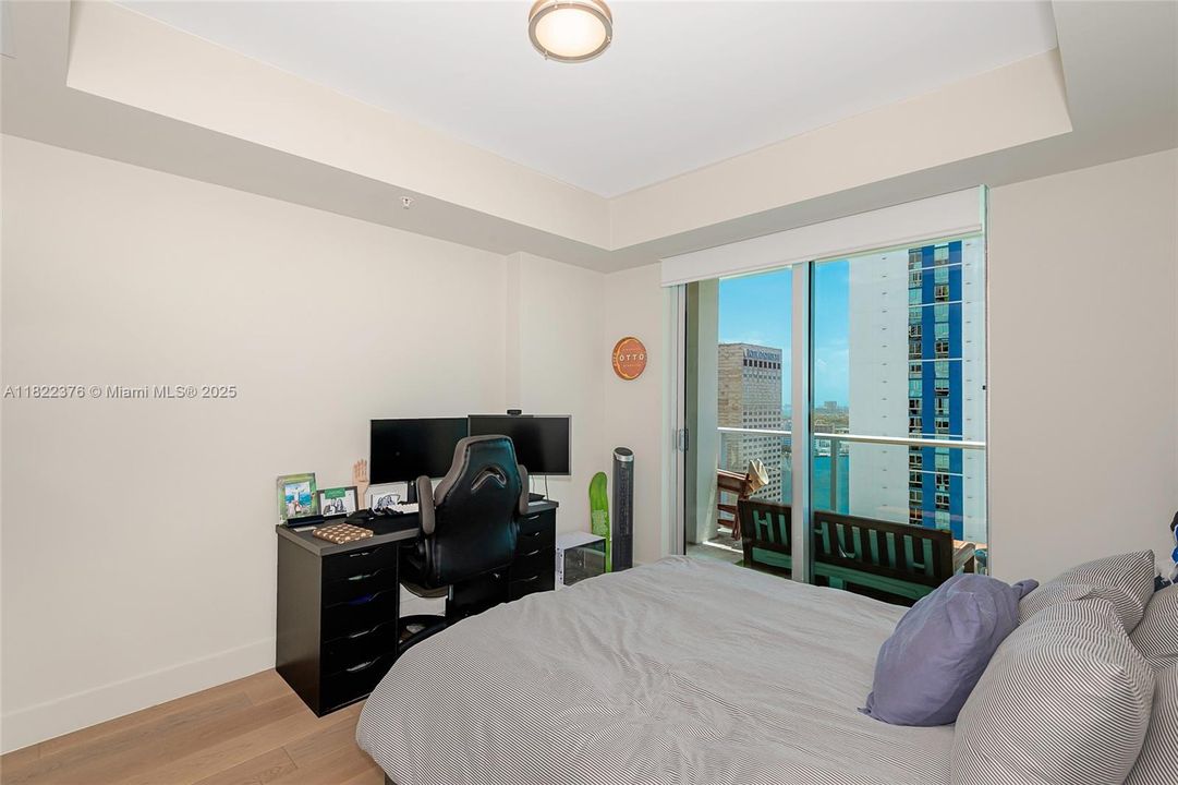 待售: $699,900 (2 贝兹, 2 浴室, 1006 平方英尺)