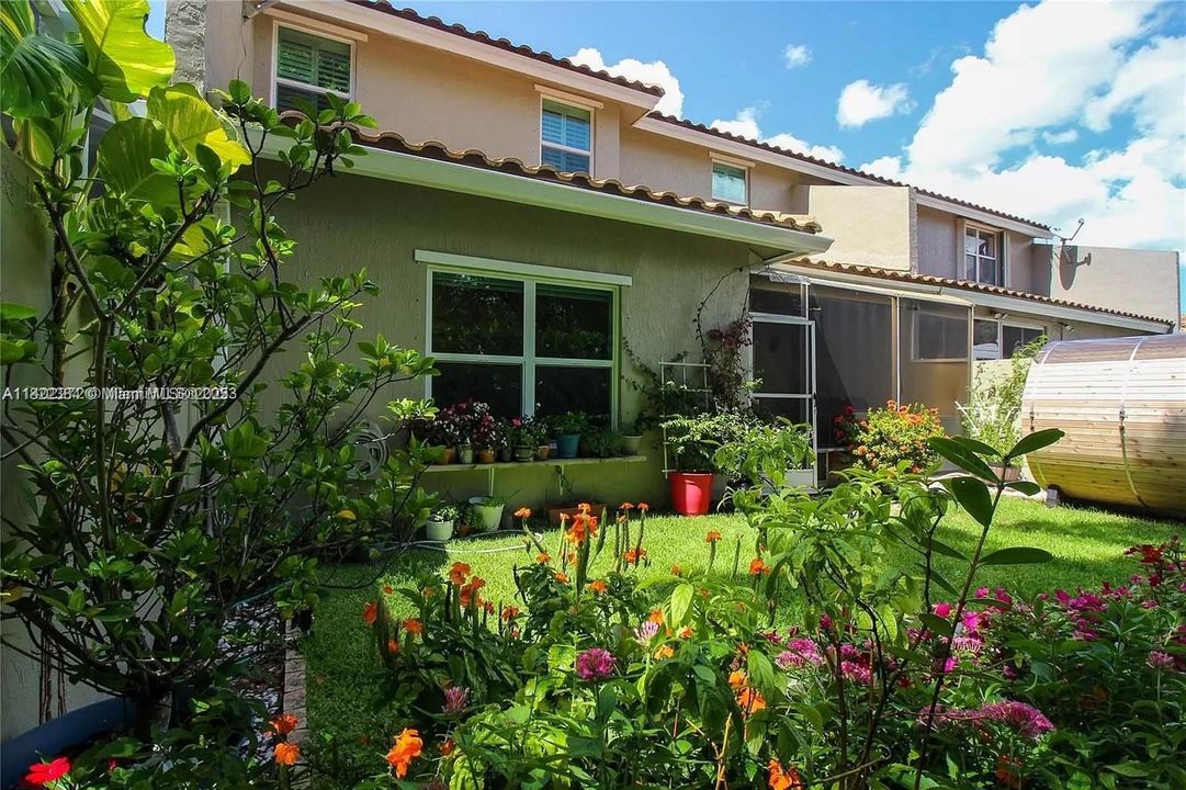 For Sale: $590,000 (4 beds, 2 baths, 1952 Square Feet)